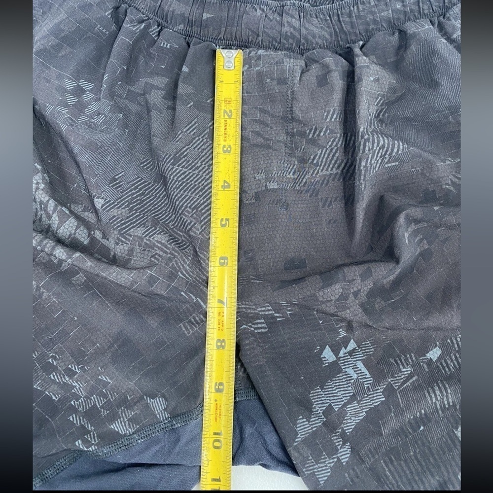 Lululemon T.H.E Camo Shorts Mens S Black Linerless 6” Inseam Activewear Gym - Picture 4 of 7